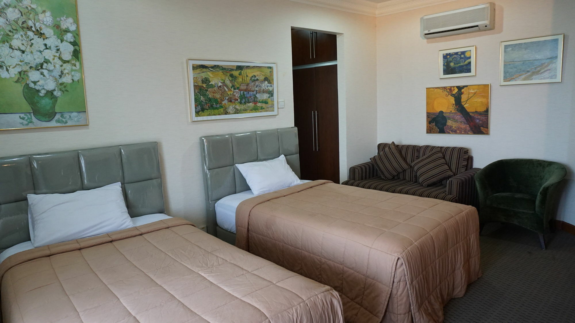 Roosseno Plaza Serviced Apartment Jakarta Luaran gambar