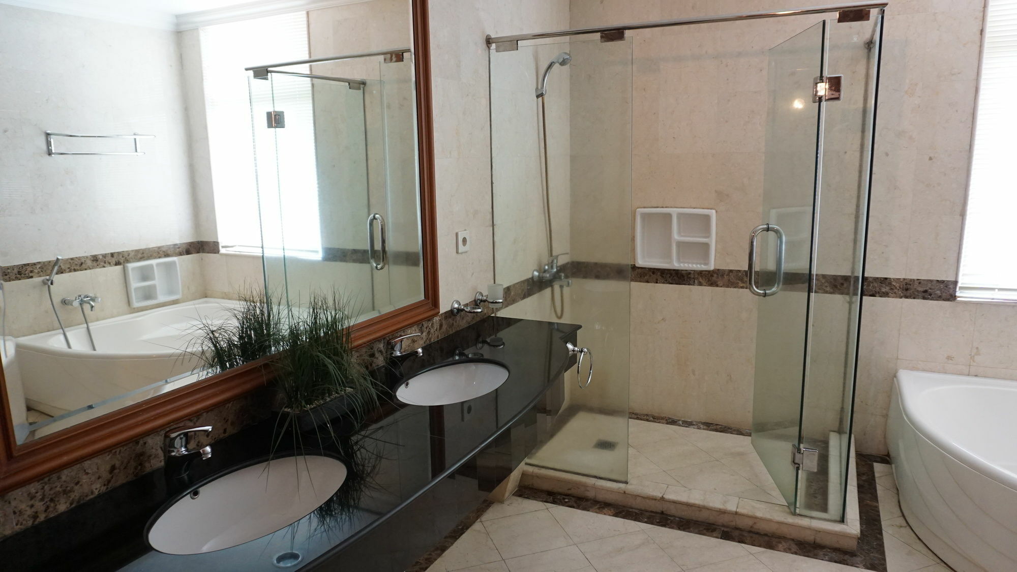 Roosseno Plaza Serviced Apartment Jakarta Luaran gambar